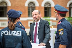 Polizisten Kennenlernen Aus Vienna
