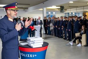 Artikel 'Polizistinnen und Polizisten geehrt' anzeigen