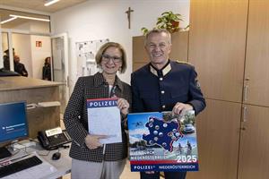 Artikel 'Jahrbuch- und Kalenderübergabe' anzeigen