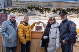 Artikel 'Punschstand der Wiener Polizei hilft' anzeigen