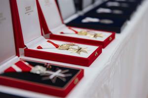 Artikel 'Auszeichnung von Polizeibediensten' anzeigen