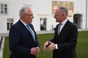 Innenminister Gerhard Karner (re.) und sein bayerischer Amtskollege Joachim Herrmann im Gespräch.