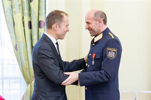 Am 30. Juni überreichte Botschafter Matthieu Peyraud den französischen Orden an Generaldirektor Franz Ruf.